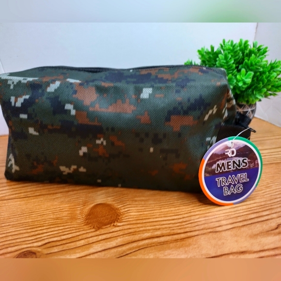 Men's Travel Bag Digital Camo - Picture 3 of 7